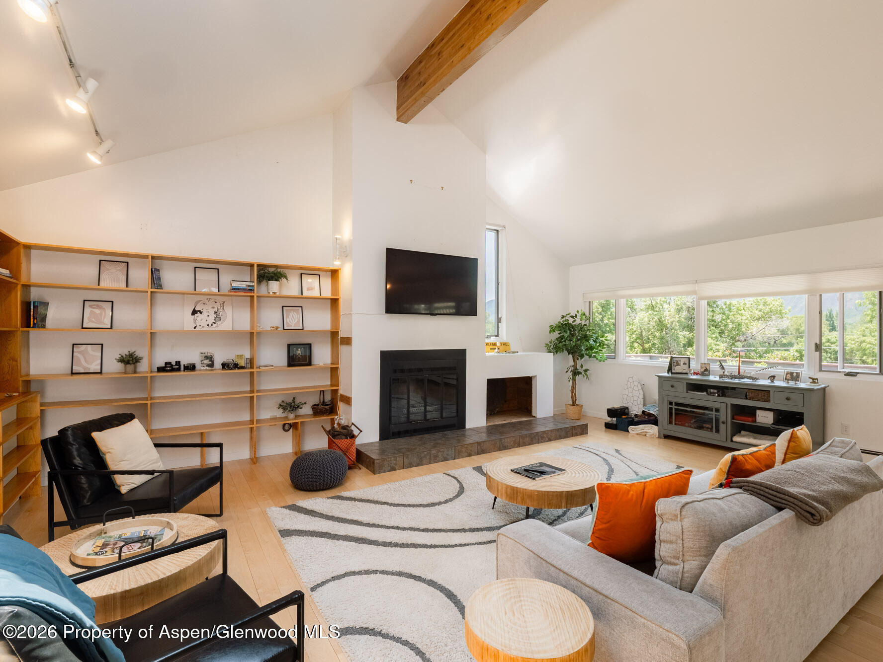 216 E Homestead Drive
