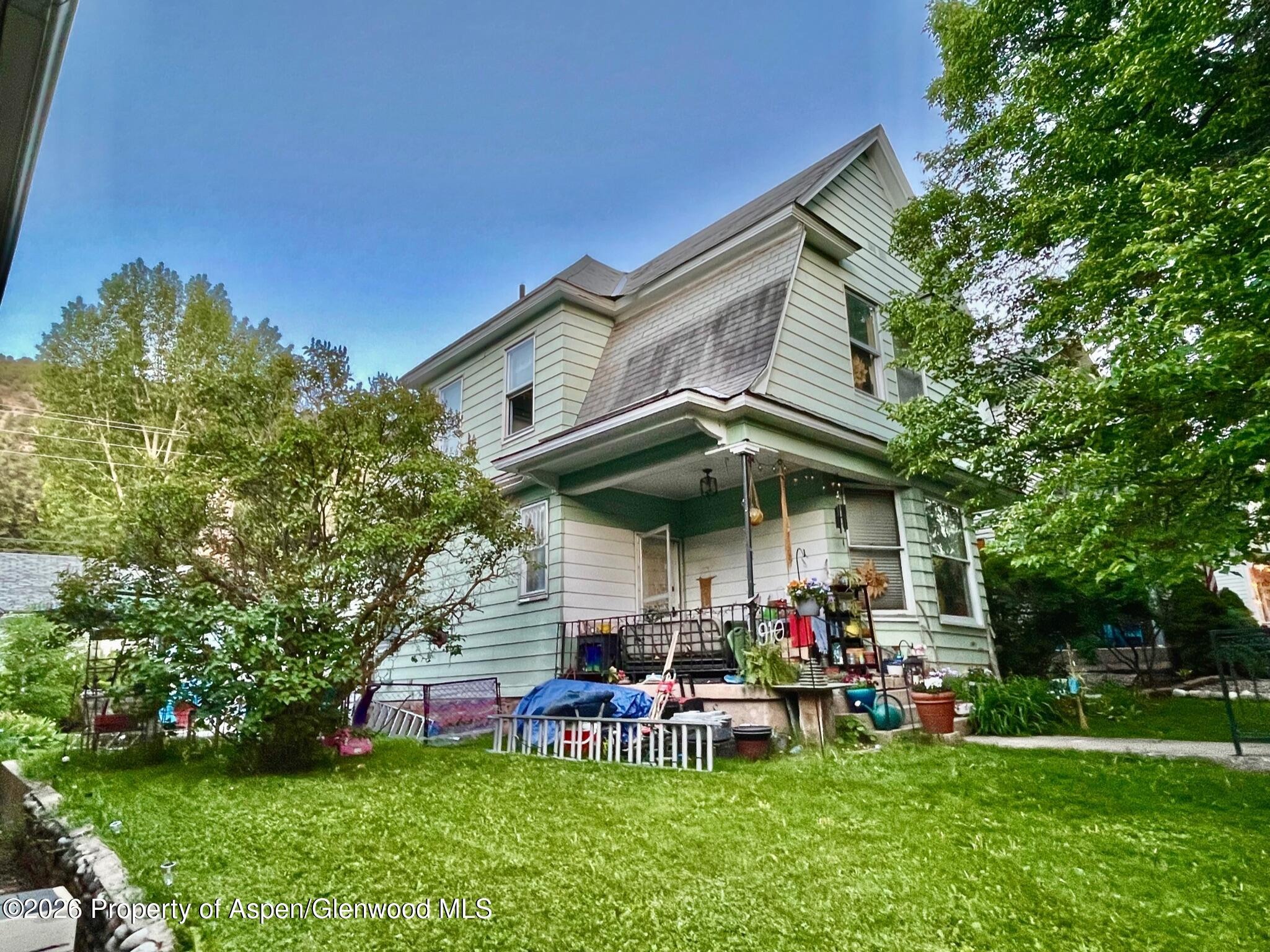 908 & 910 Blake Avenue
