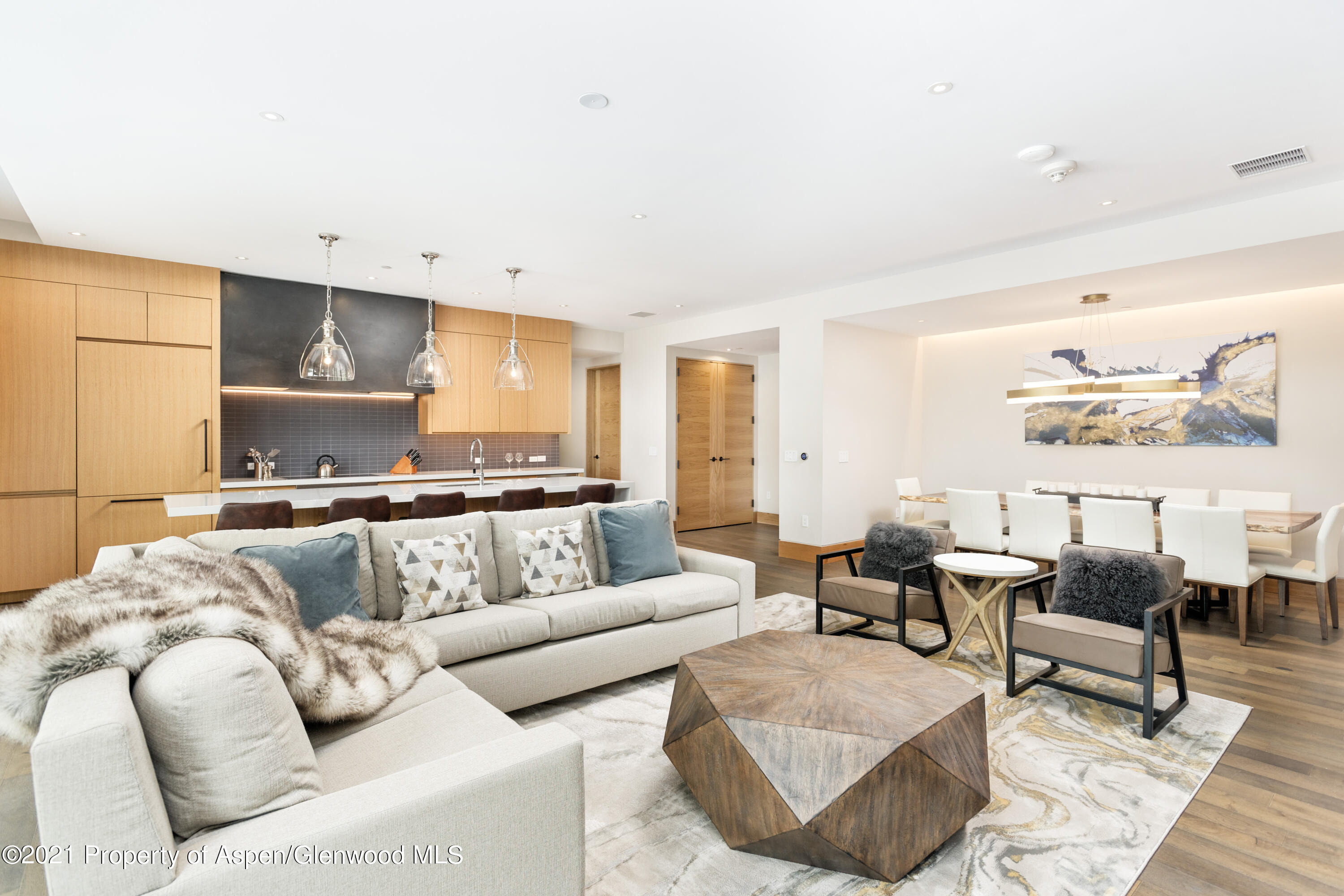 77 Wood Road 606