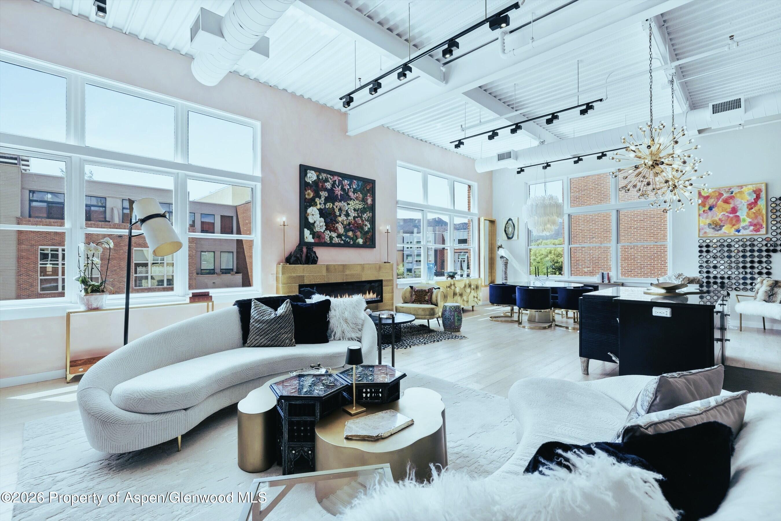 231 Robinson Street 240
