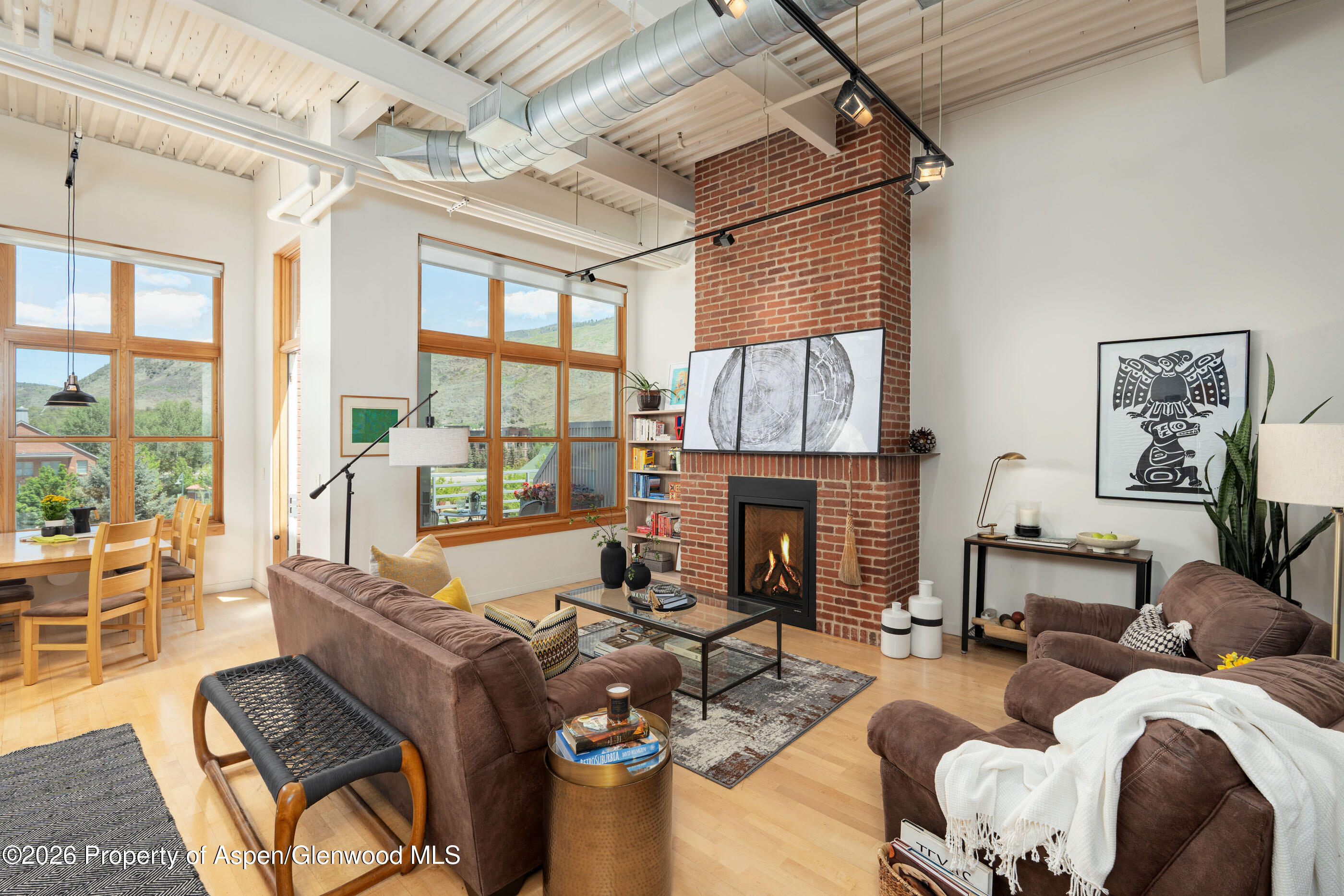 231 Robinson Street 320