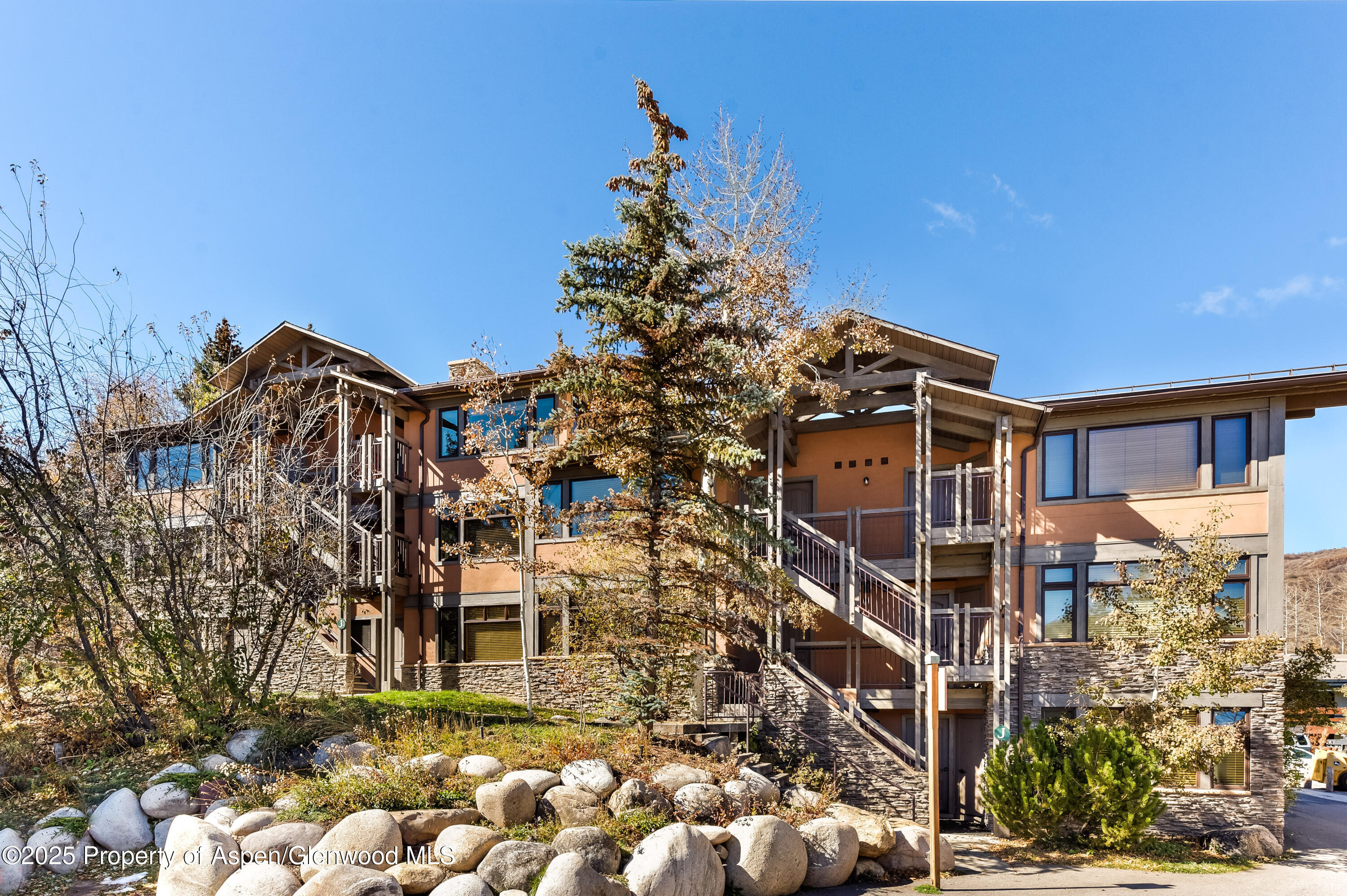 600 Carriage Way J14