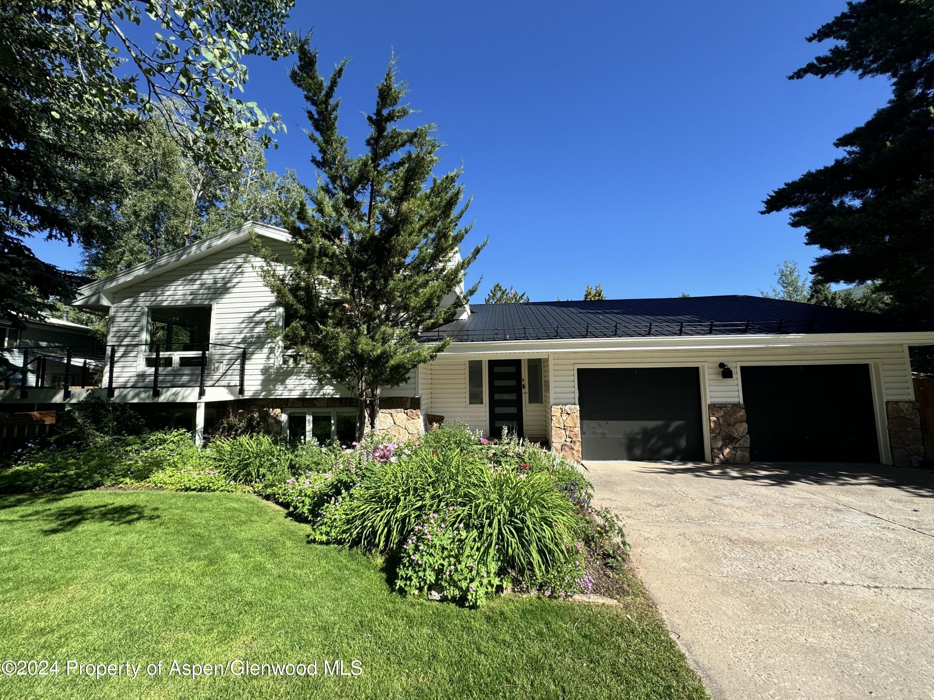 1220 Alta Vista Drive