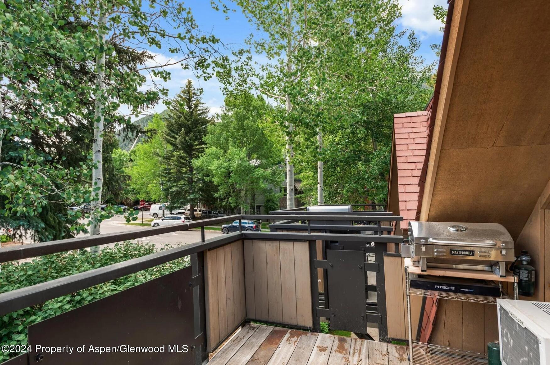 108 W Hyman Avenue 2