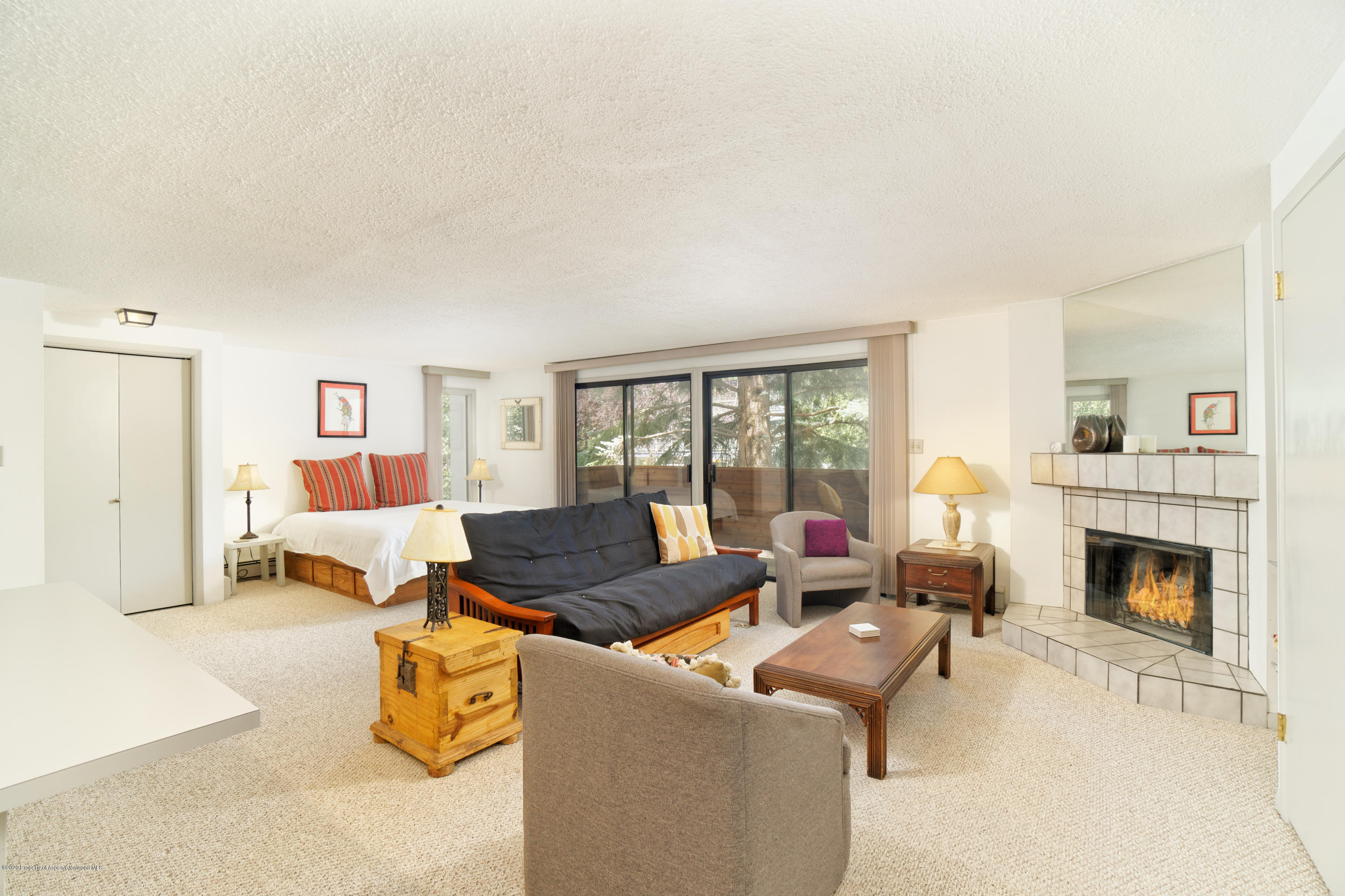 935 E Hopkins Avenue 6