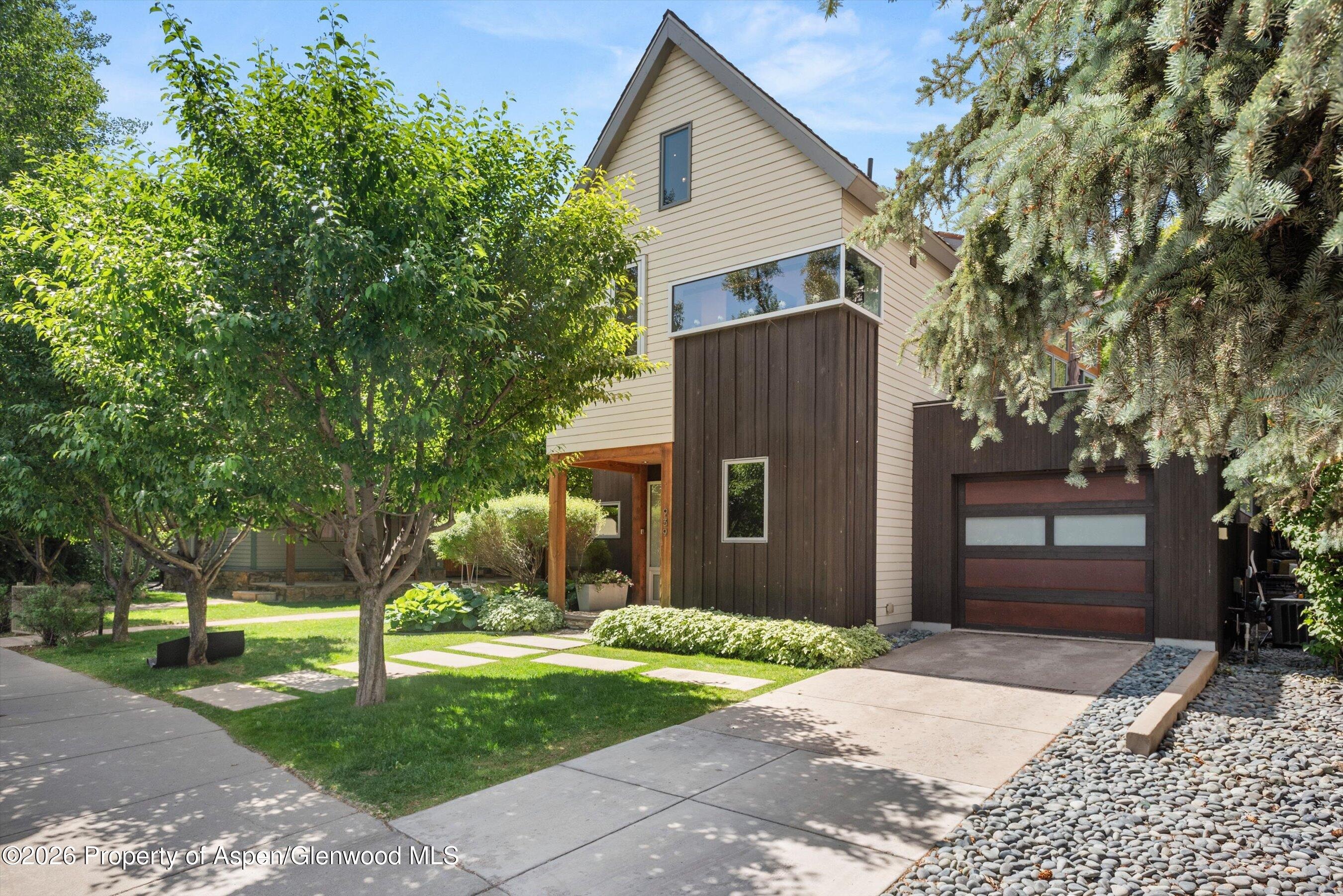 939 E Cooper Avenue