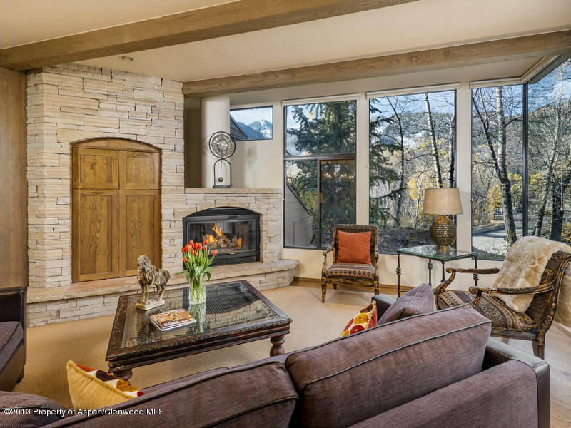 155 Lone Pine Road, Unit #1