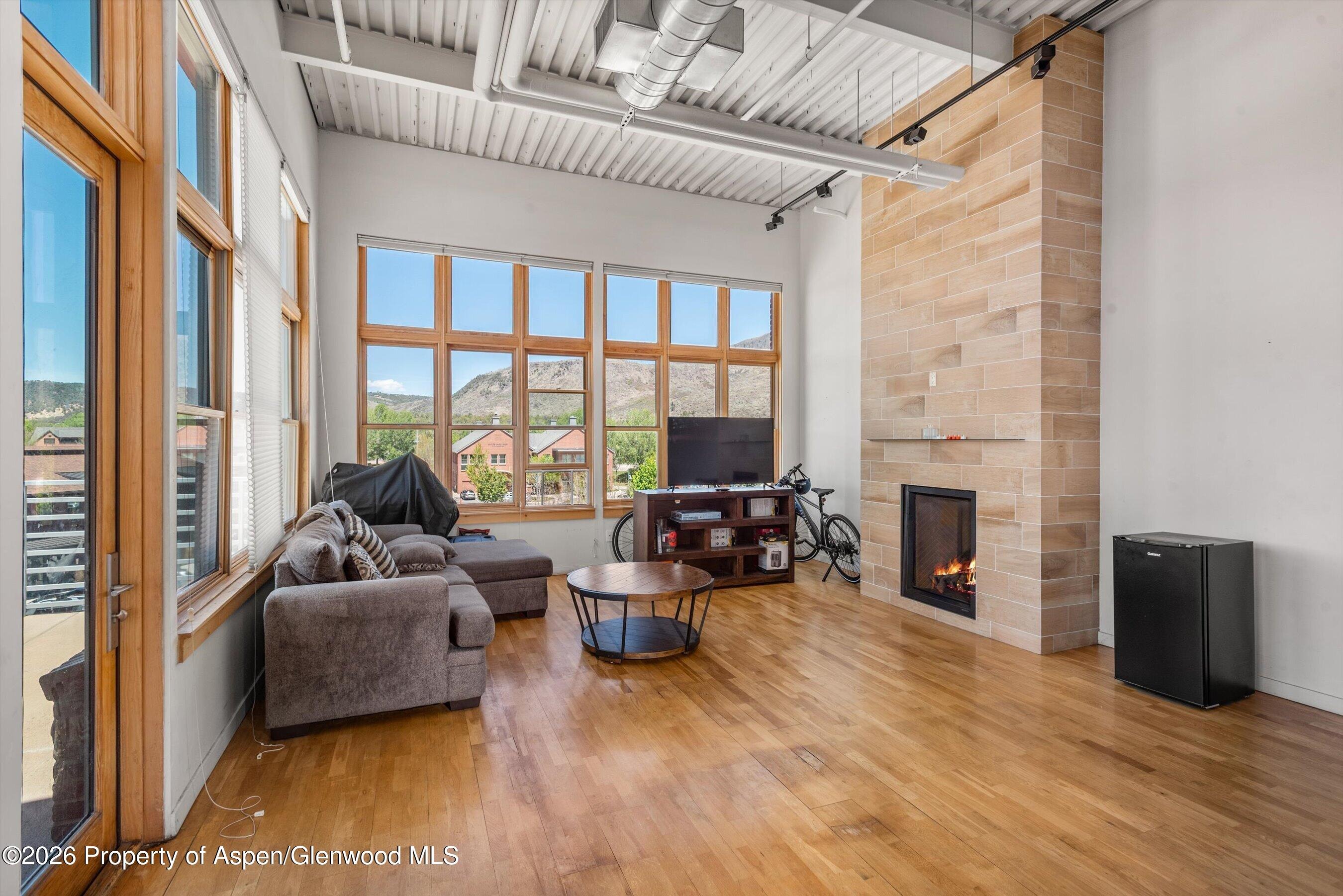 231 Robinson Street R-312