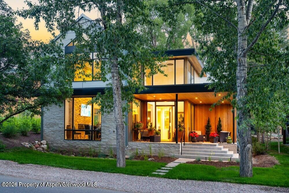 813 W Smuggler Street