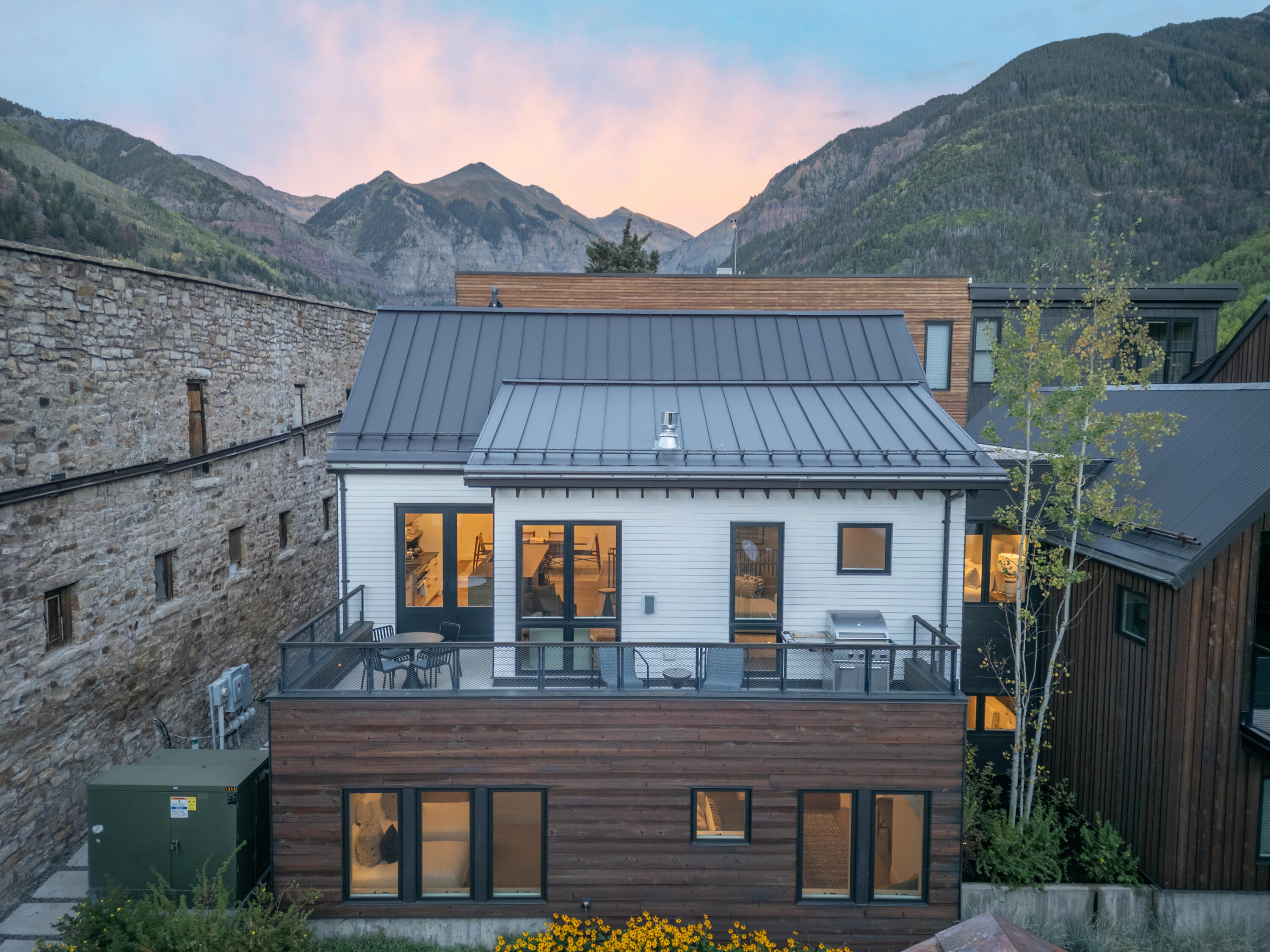 215 W San Juan Avenue, 102