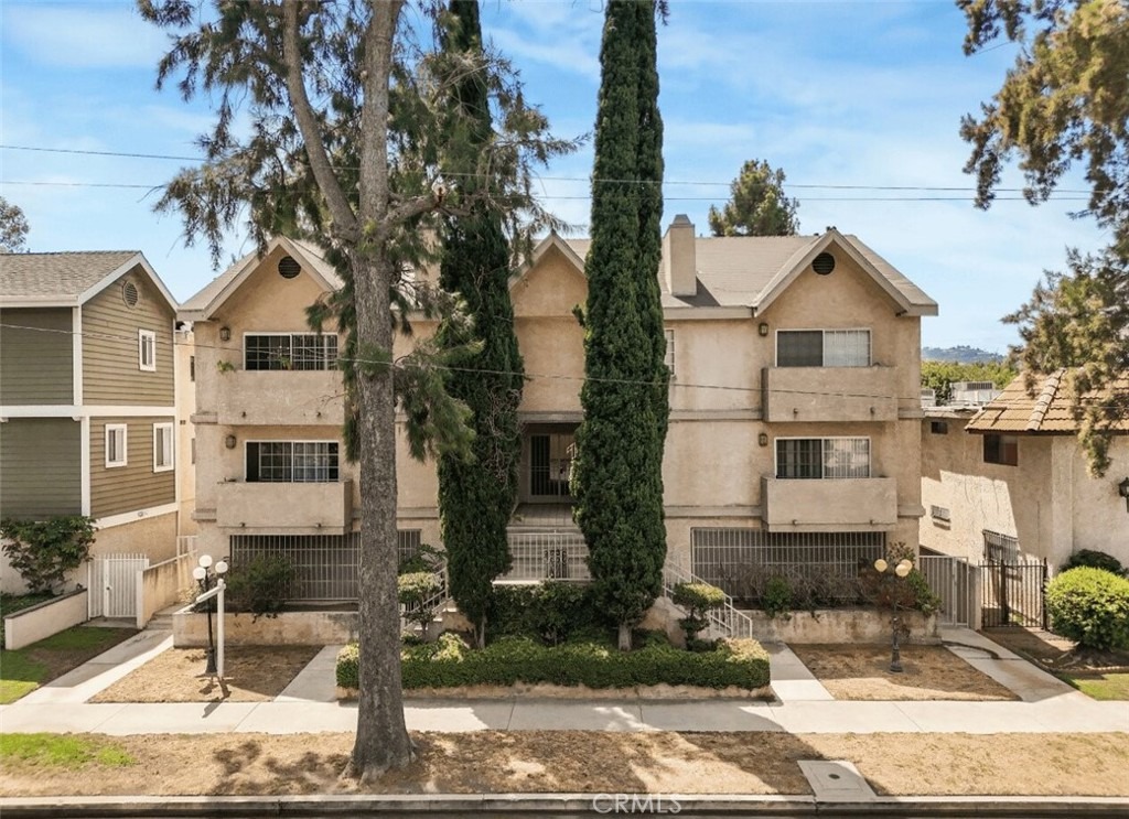 13042 Riverside Drive, Sherman Oaks, CA 91423