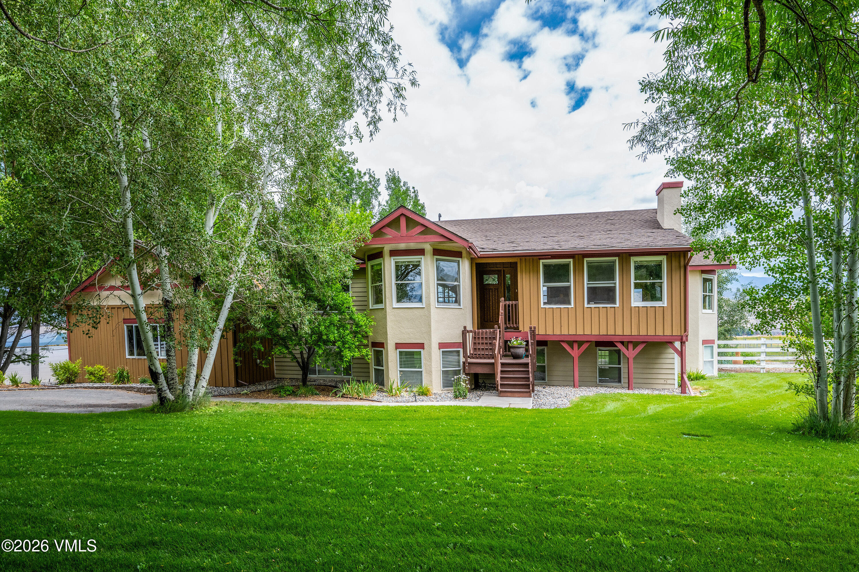 906 Mayne Street