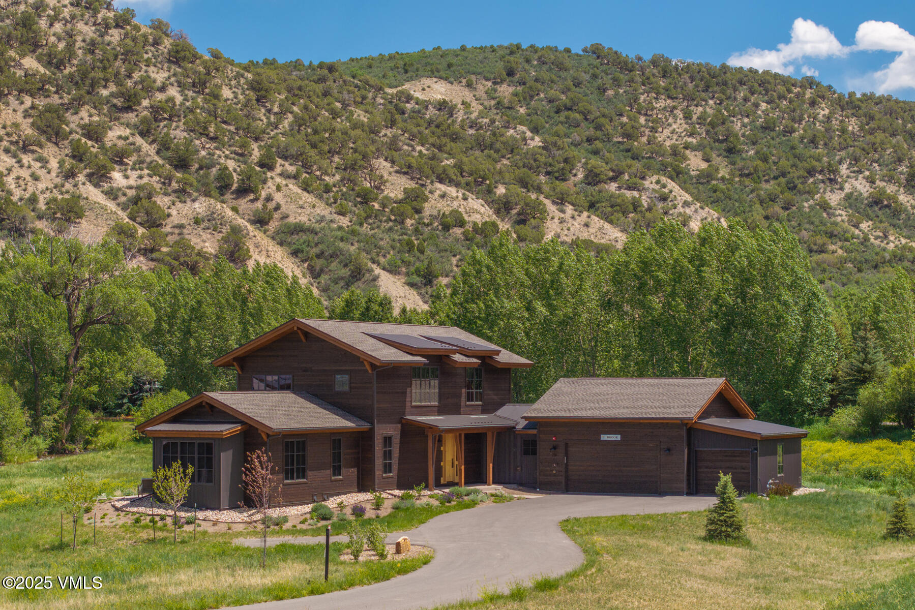 731 Hunters View Lane
