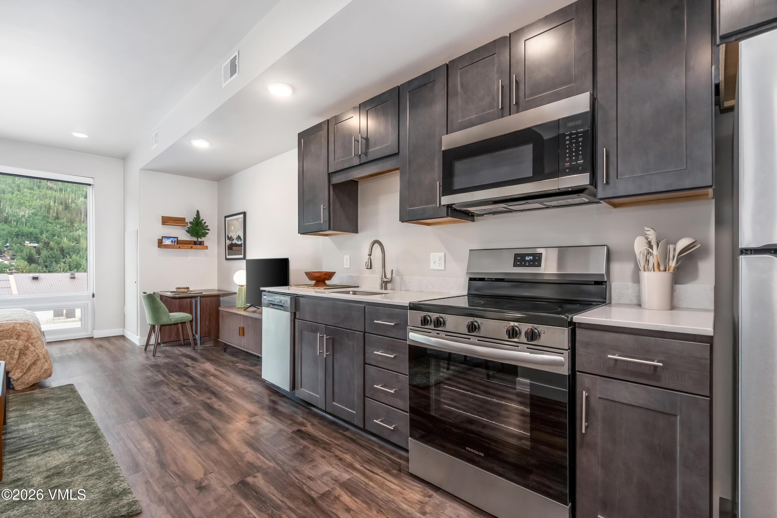 1281 N Frontage Road W B203