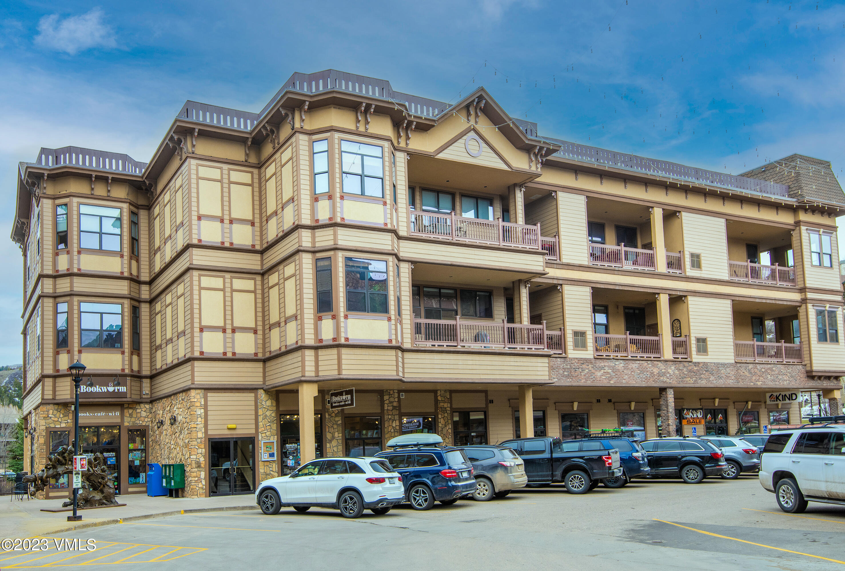 295 Main Street R207