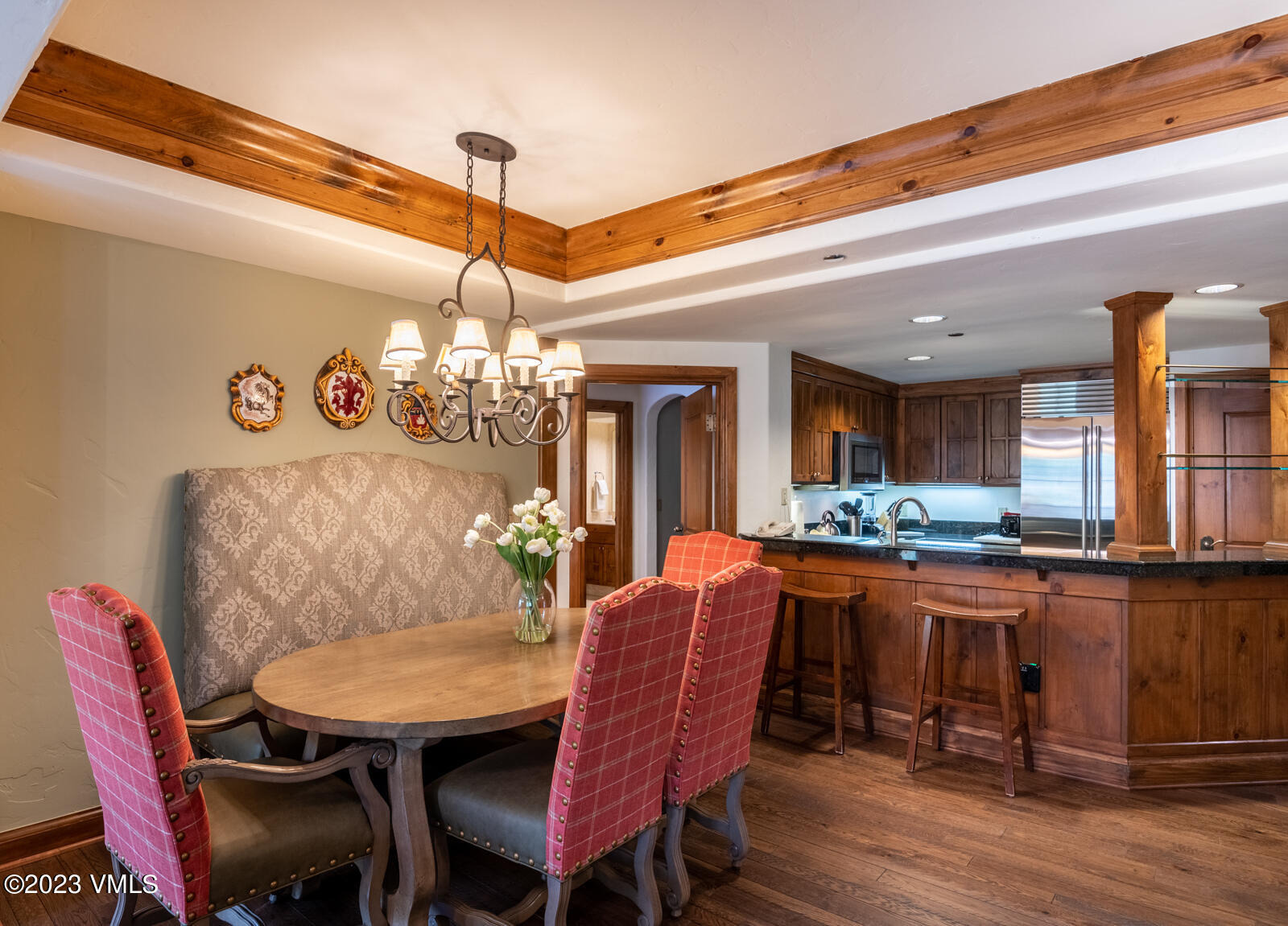 242 E Meadow Drive 204-6