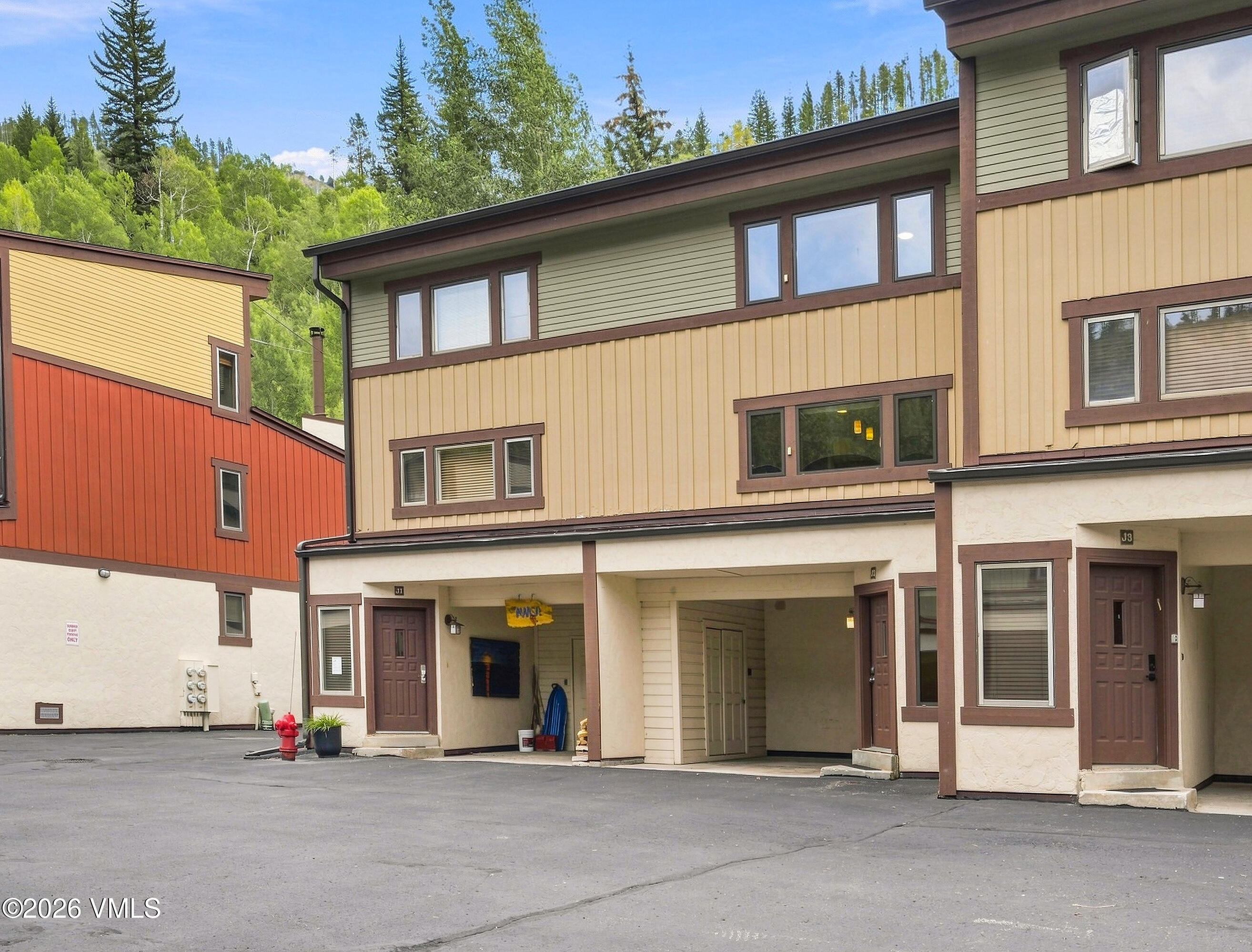 2550 Kinnikinnick Unit J2