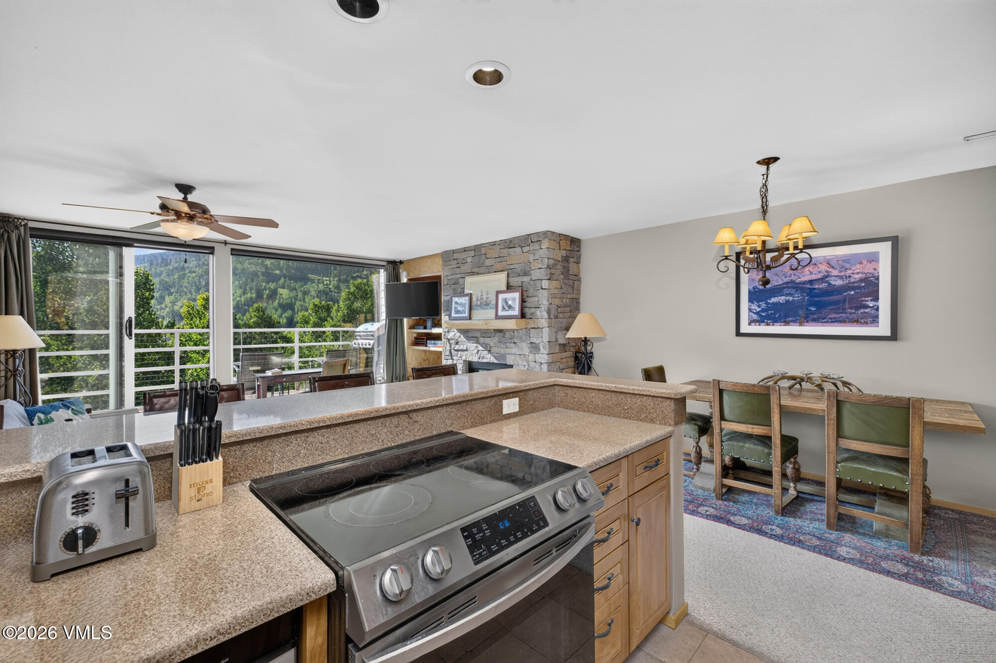 1100 N Frontage Road W 1517