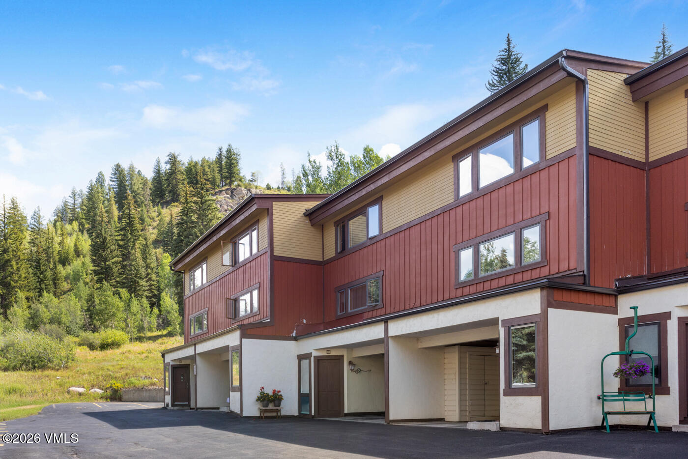 2520 Kinnikinnick Road Unit M4