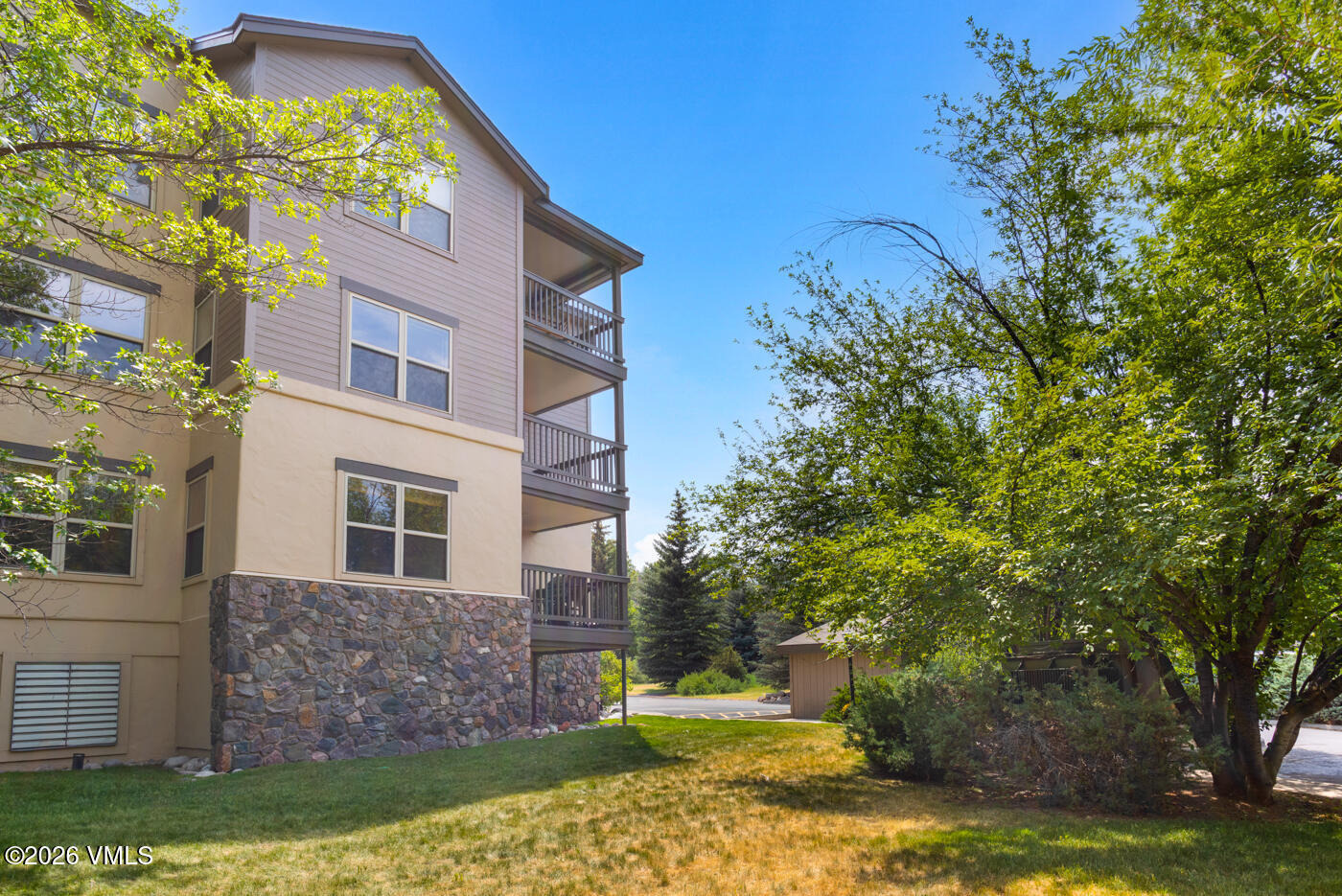 40 River Pines Court B208