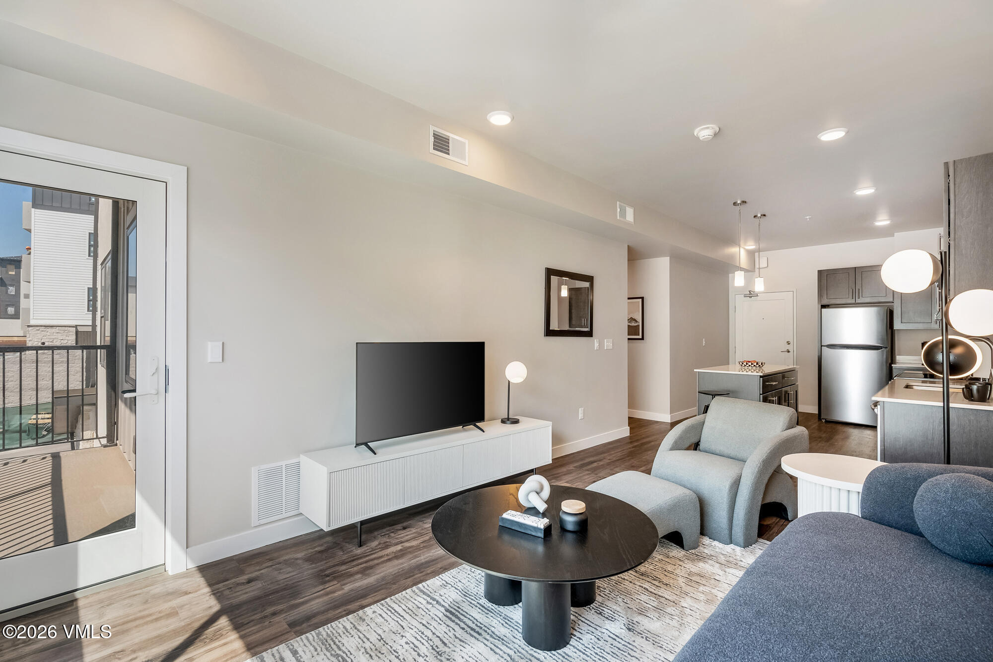 1281 N Frontage Road W B207