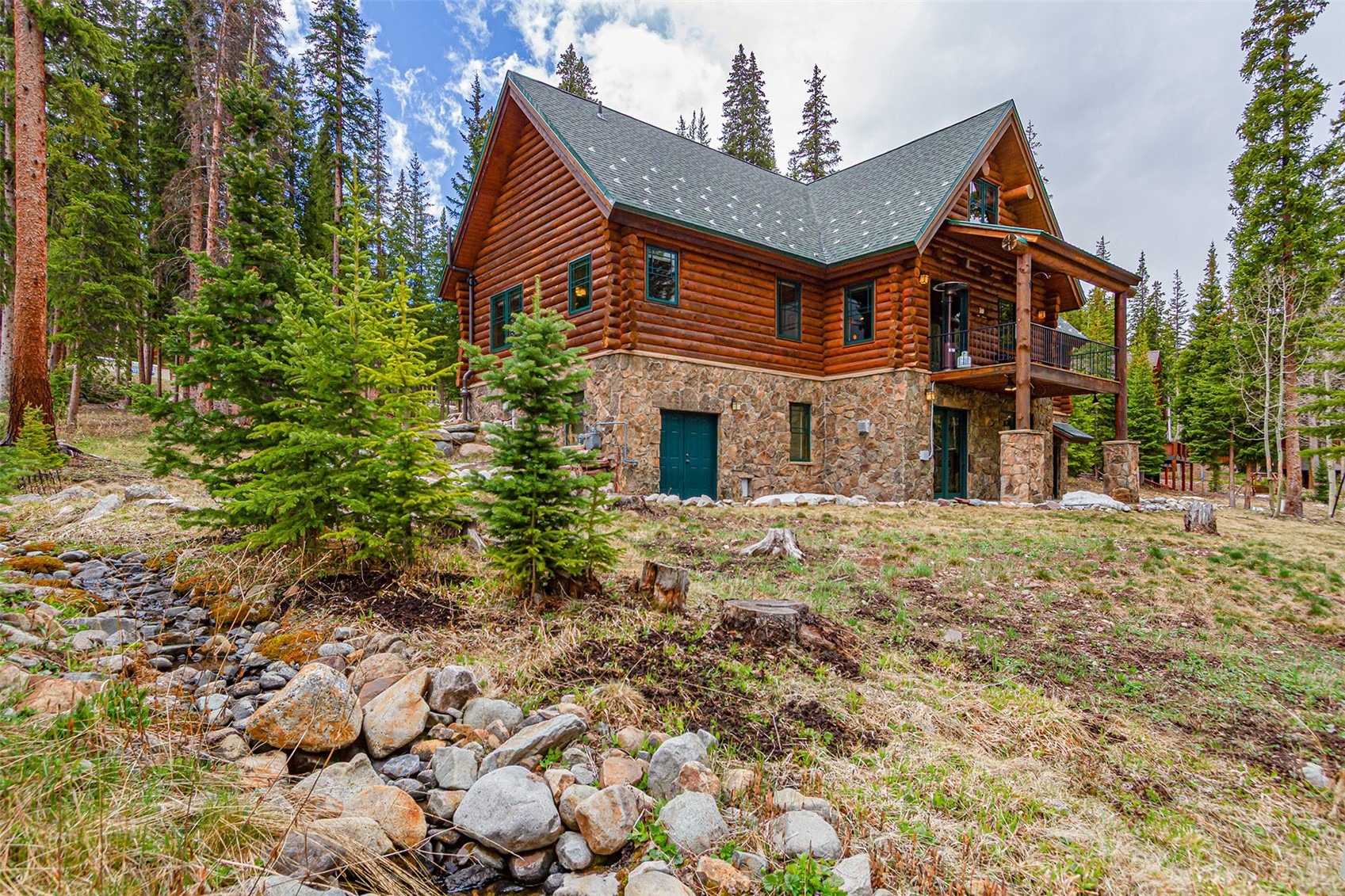 905 Whispering Pines Circle