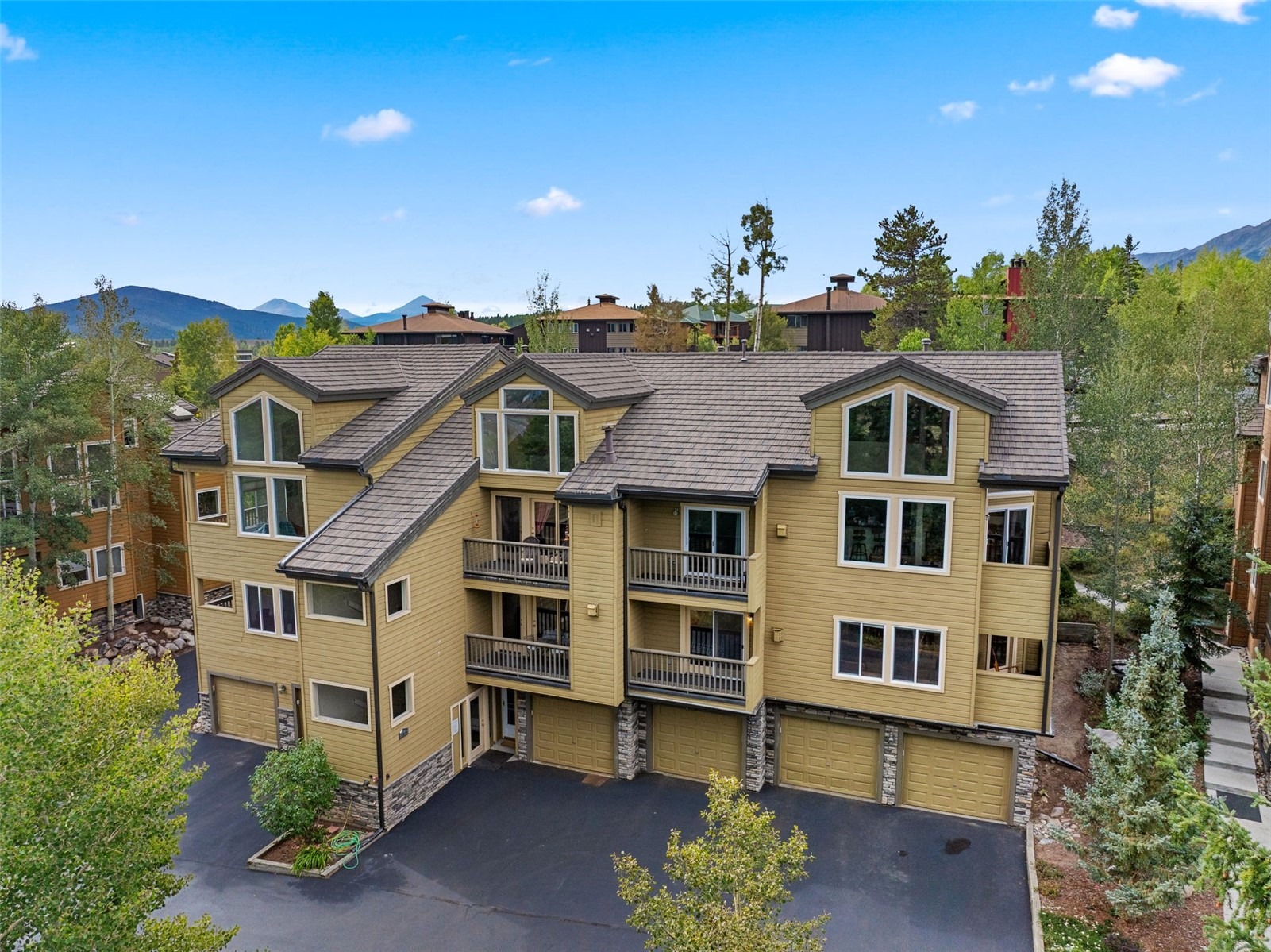 4020 Silverheels Drive 9