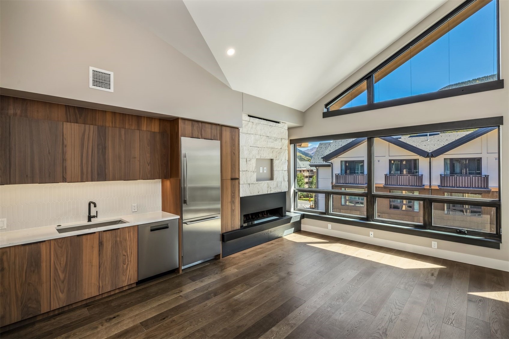 75 Hunki Dori Court W506