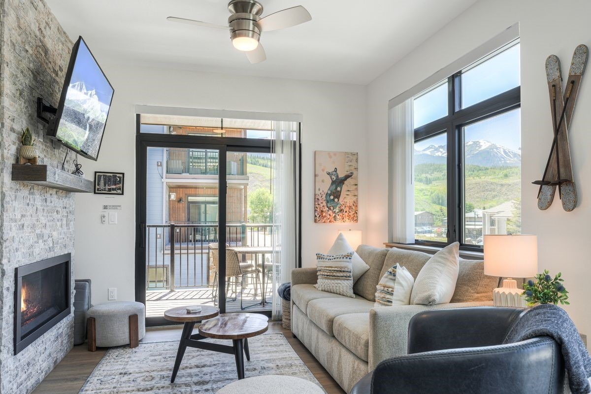37 W 4th Street 205E