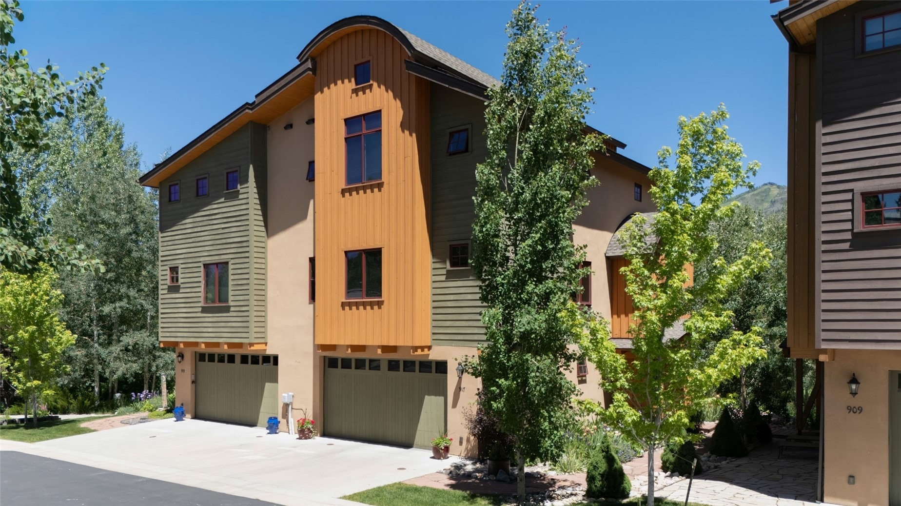 917 Majestic Circle 917