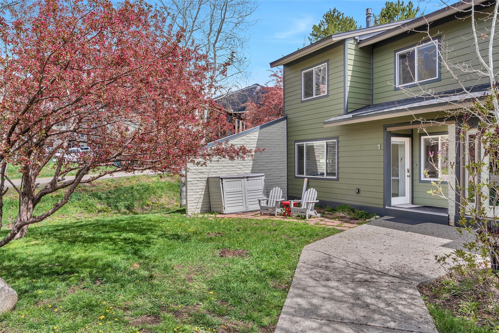 1 Cedar Court 1