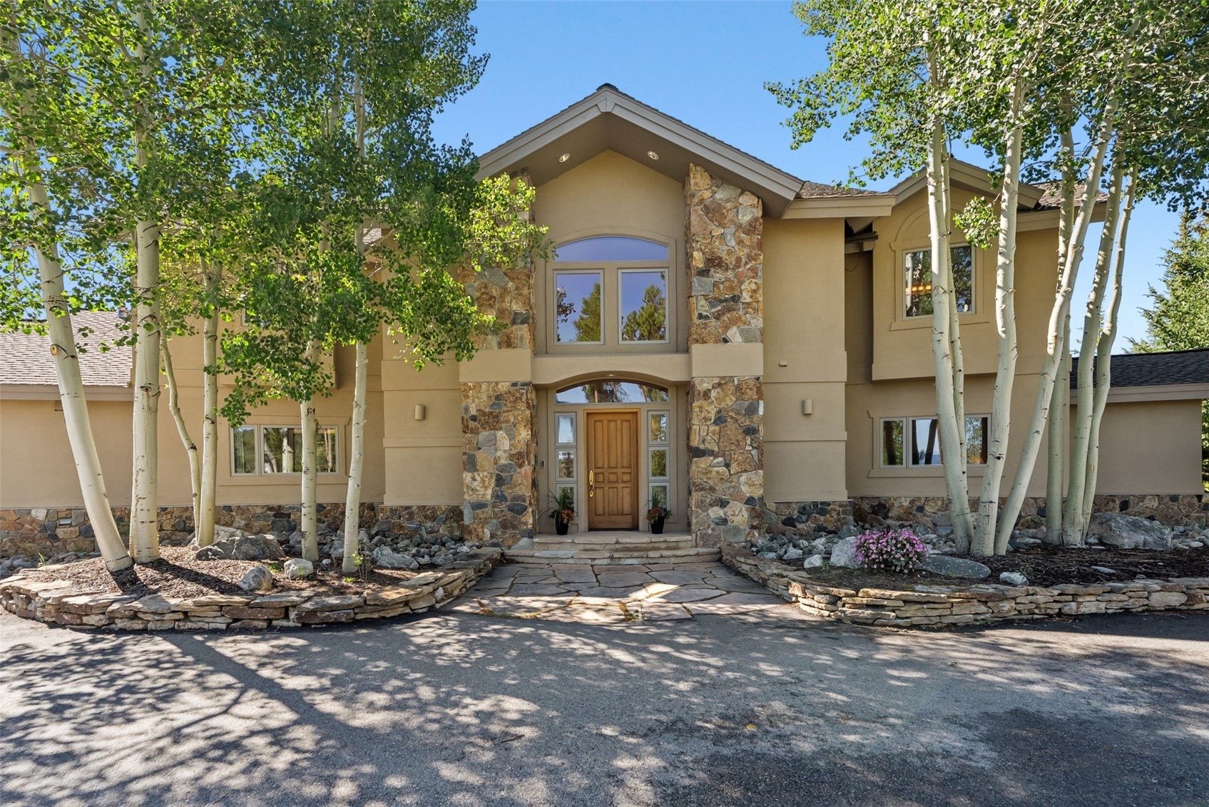 1165 Emerald Road