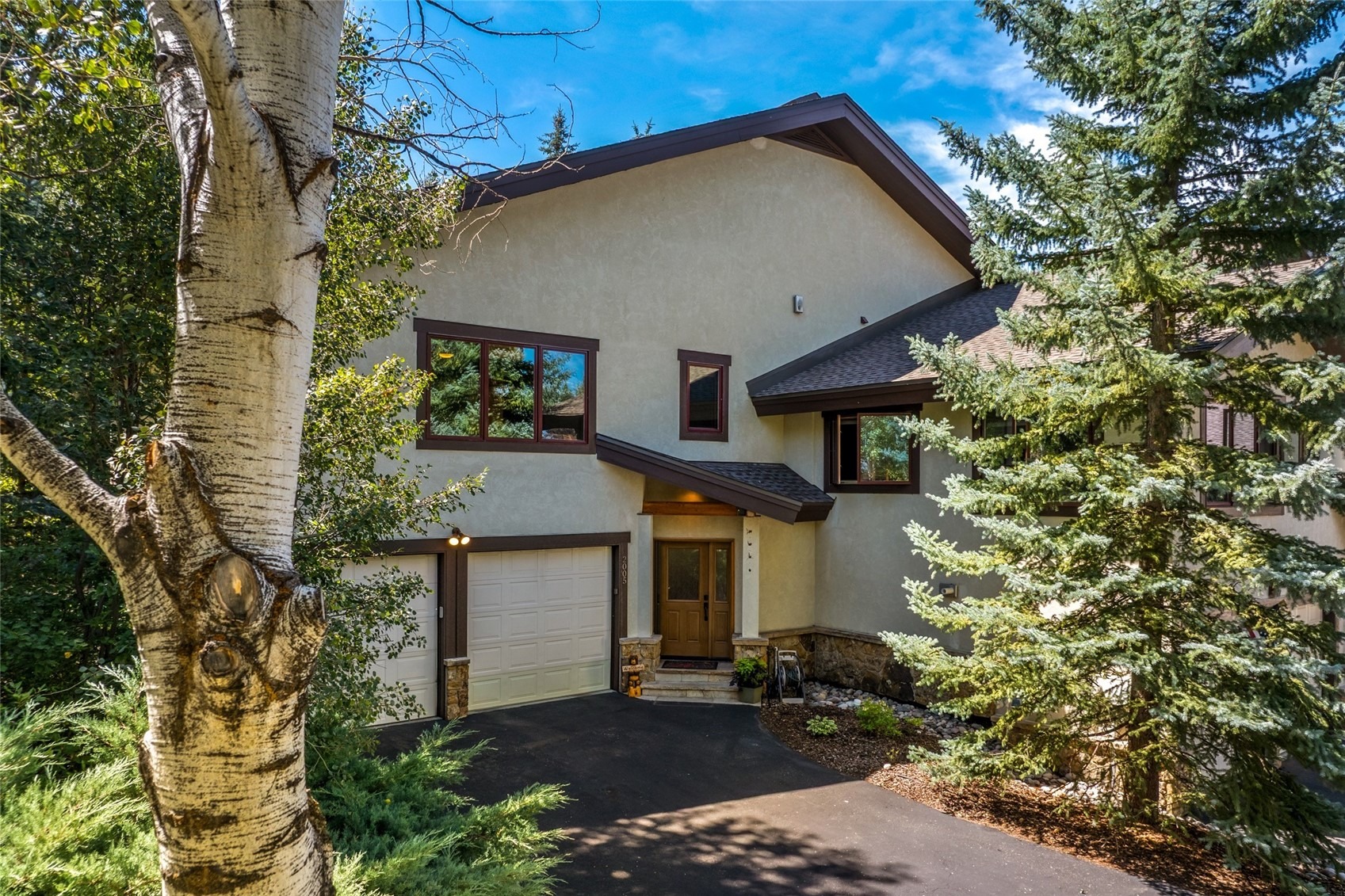 2005 Boulder Court na