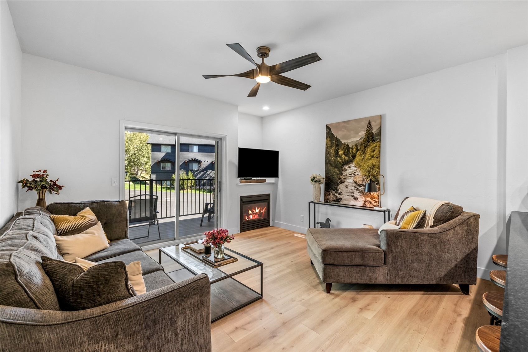 493 Eaglepointe Court 3