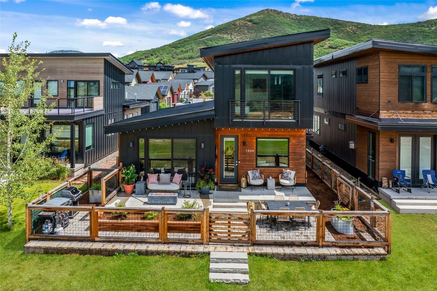 1509 Sunset WAY