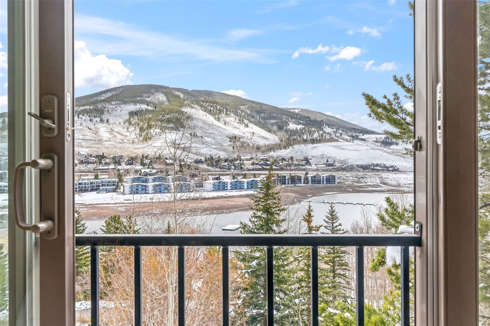220 E La Bonte Street 215