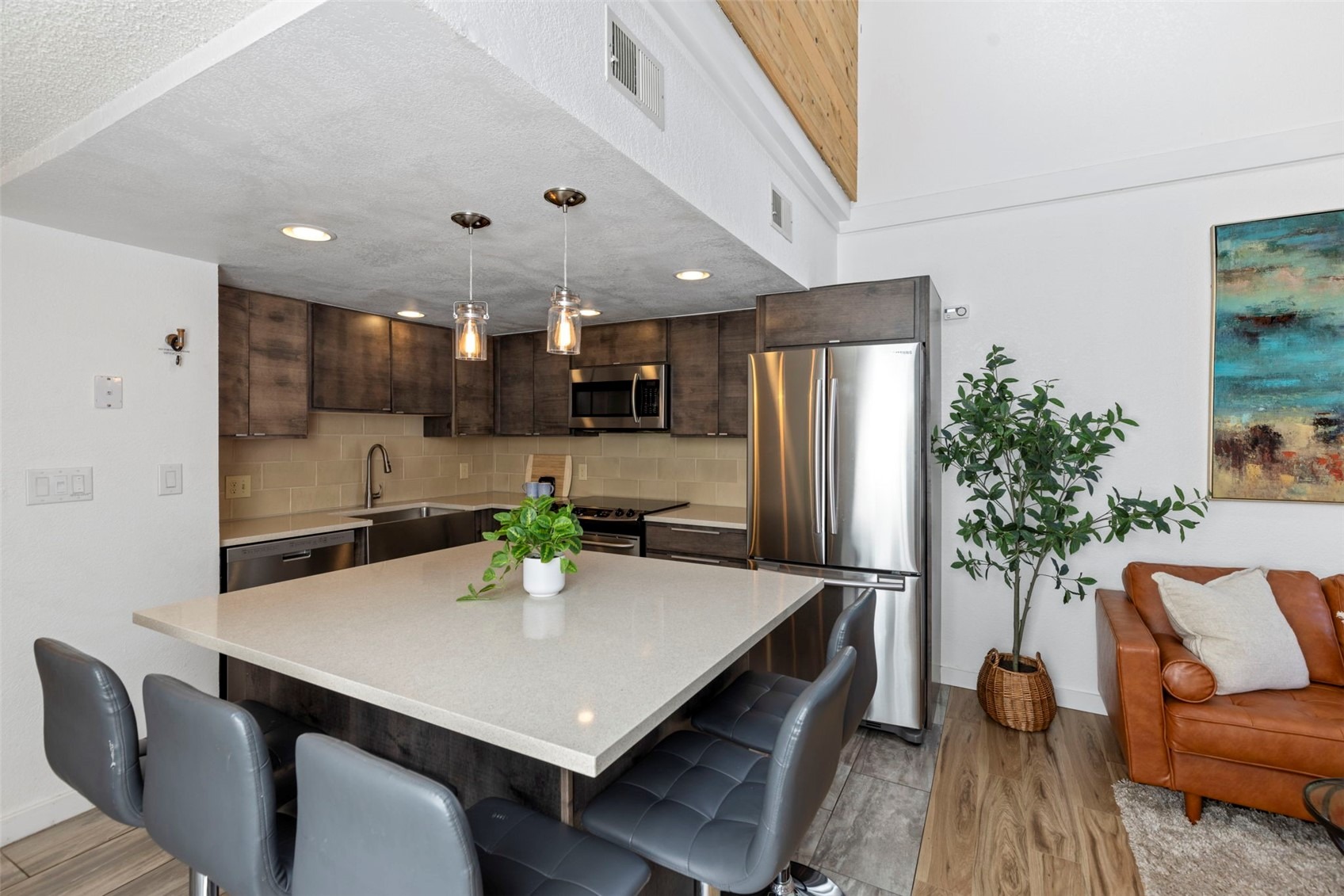 805 S 5th Avenue 332