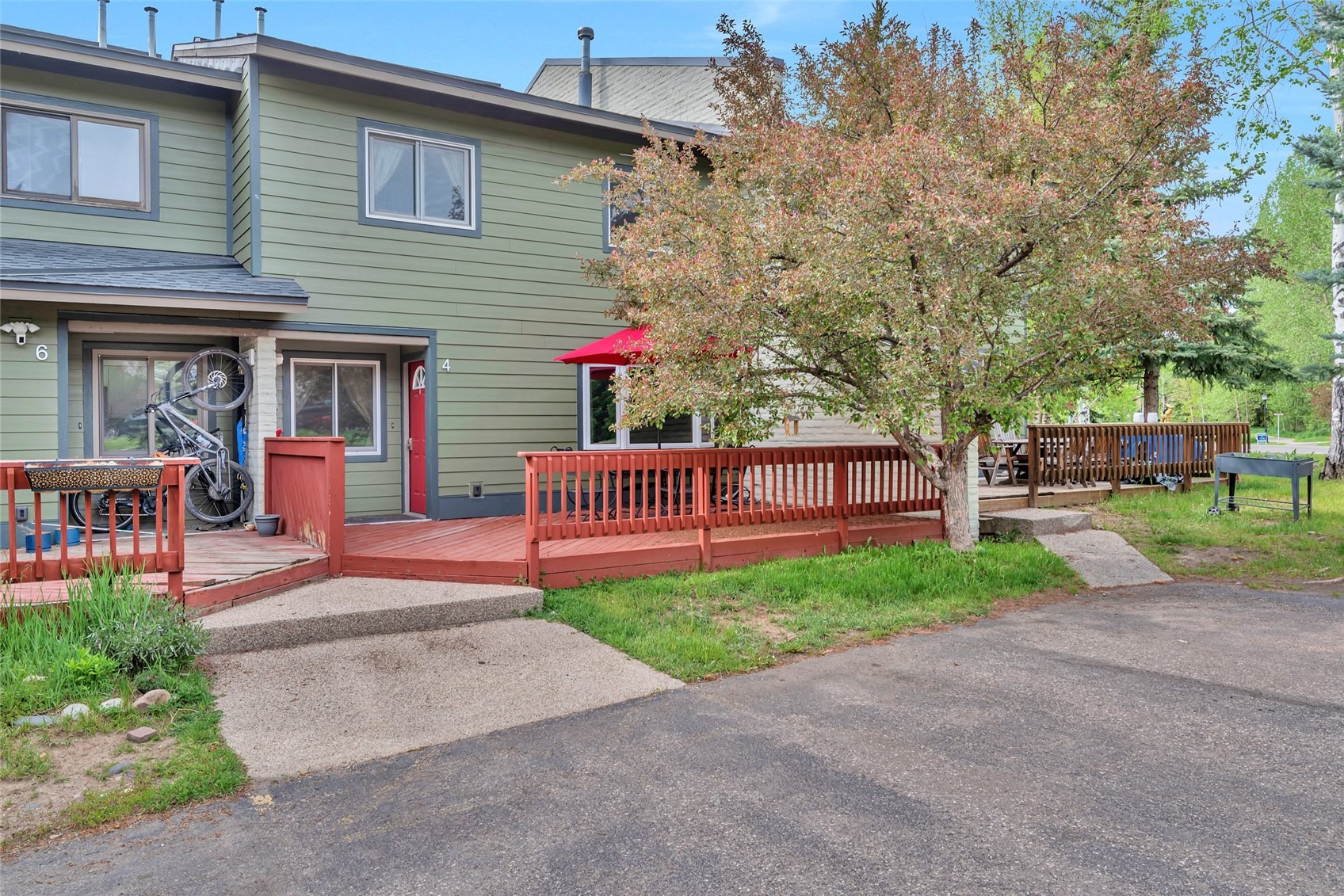 4 Redwood Court
