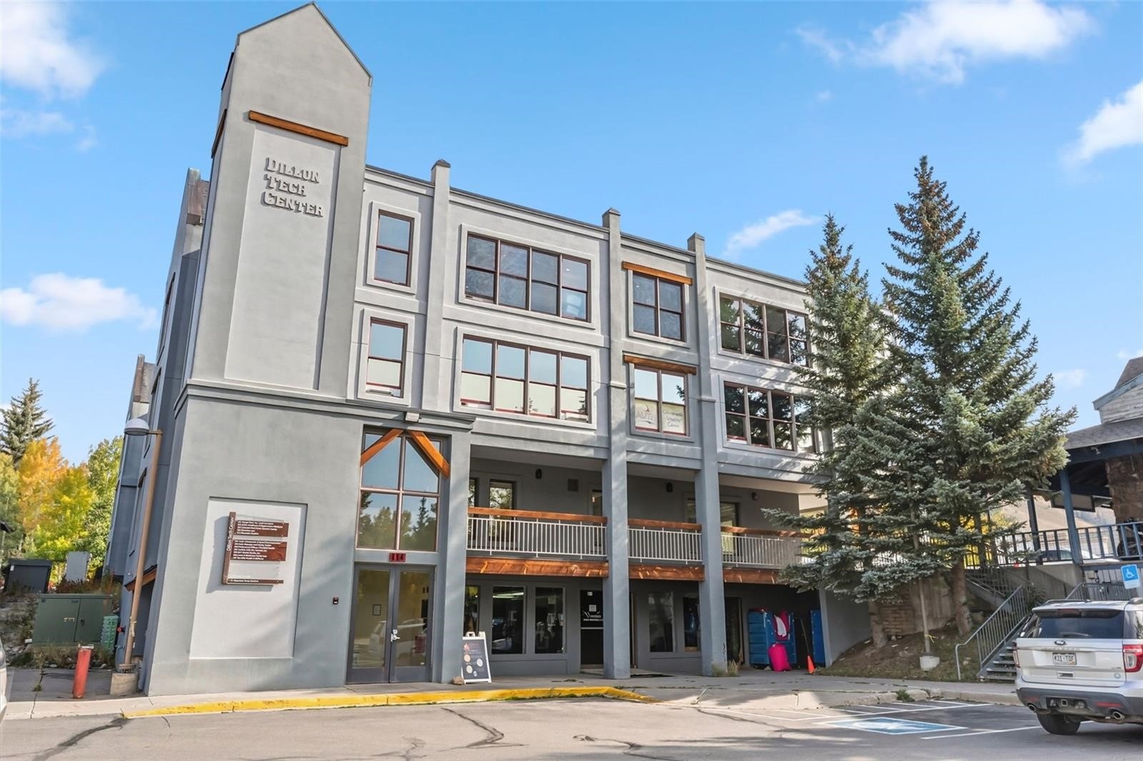 114 Village Place 101, 102