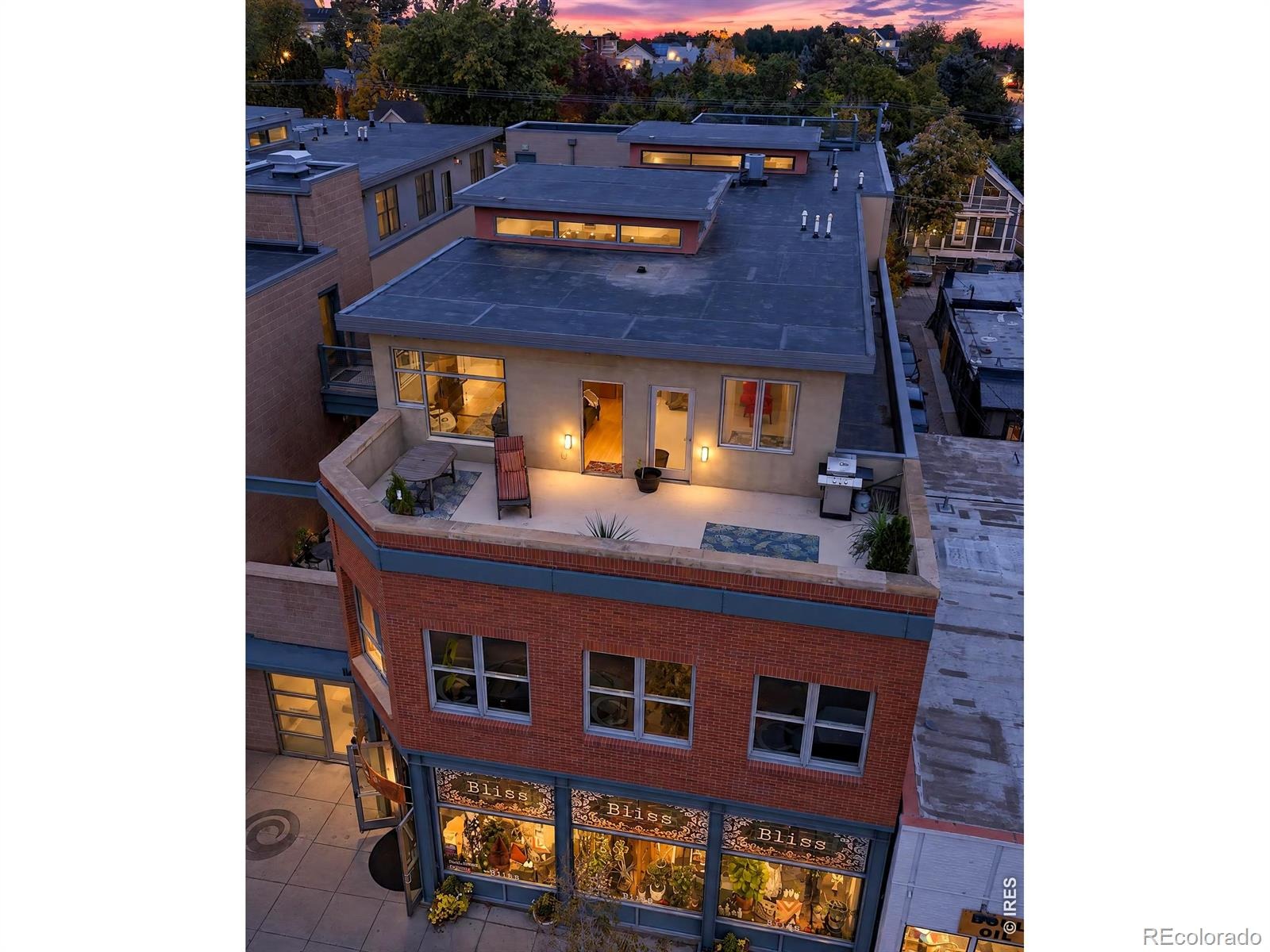 1637 Pearl Street