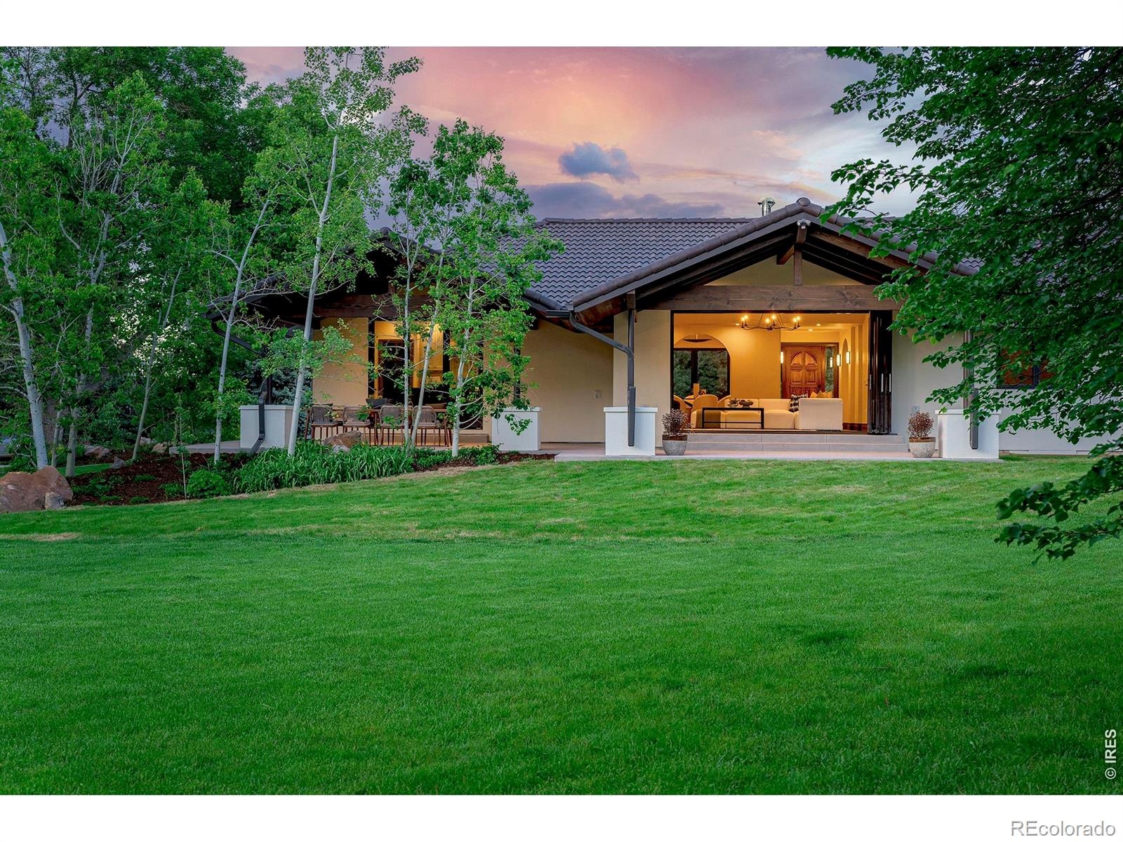 985 Saratoga Court