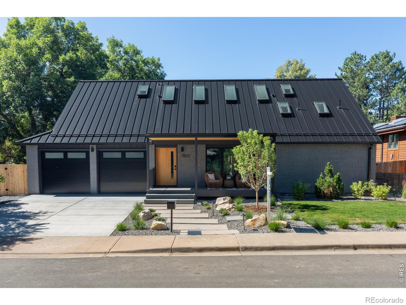 1760 Hawthorn Place