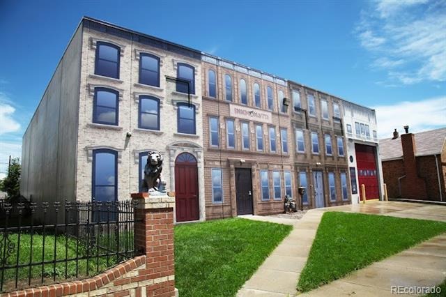 2721 W Holden Place