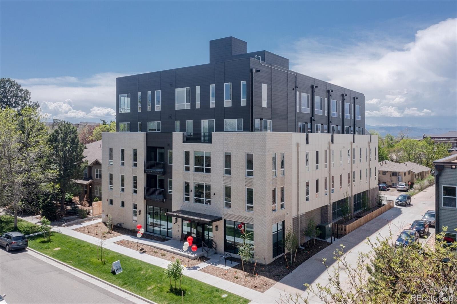 2049 S Columbine
