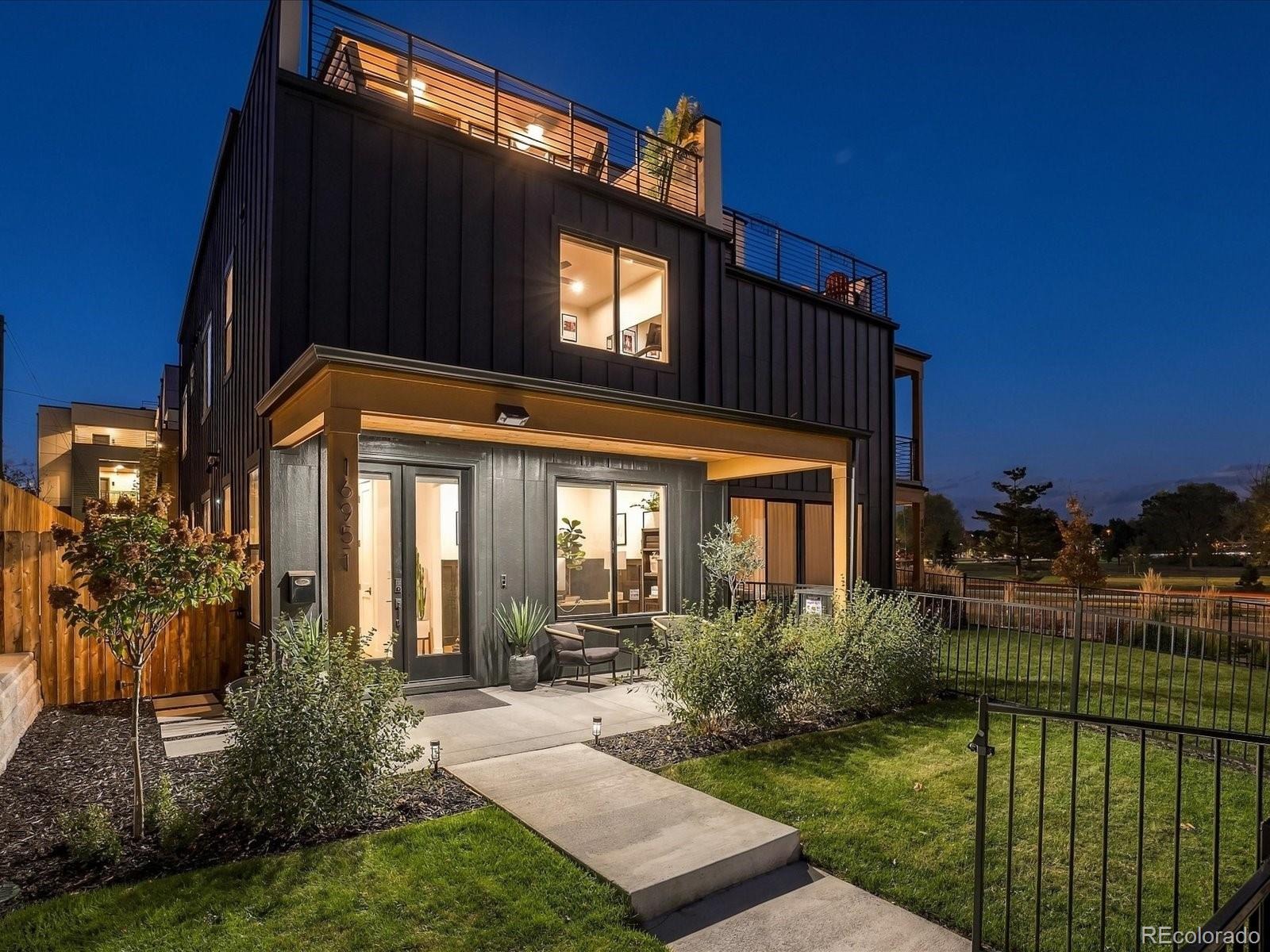 1695 Zenobia Street