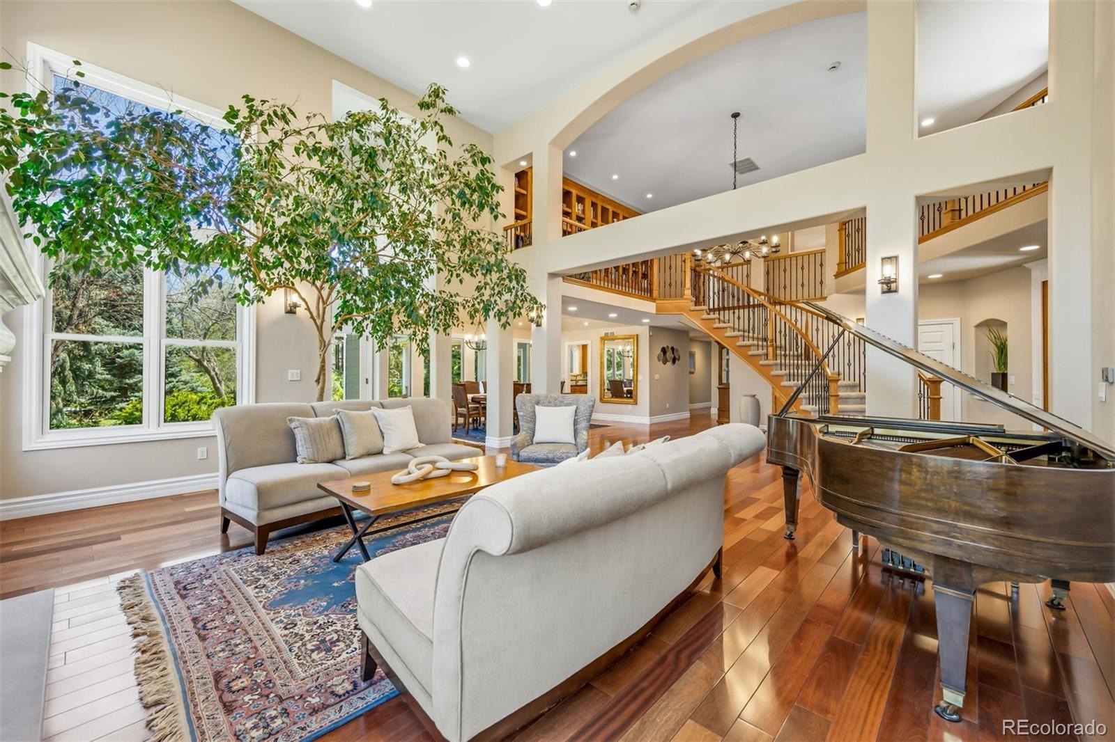 2627 E Willamette Lane